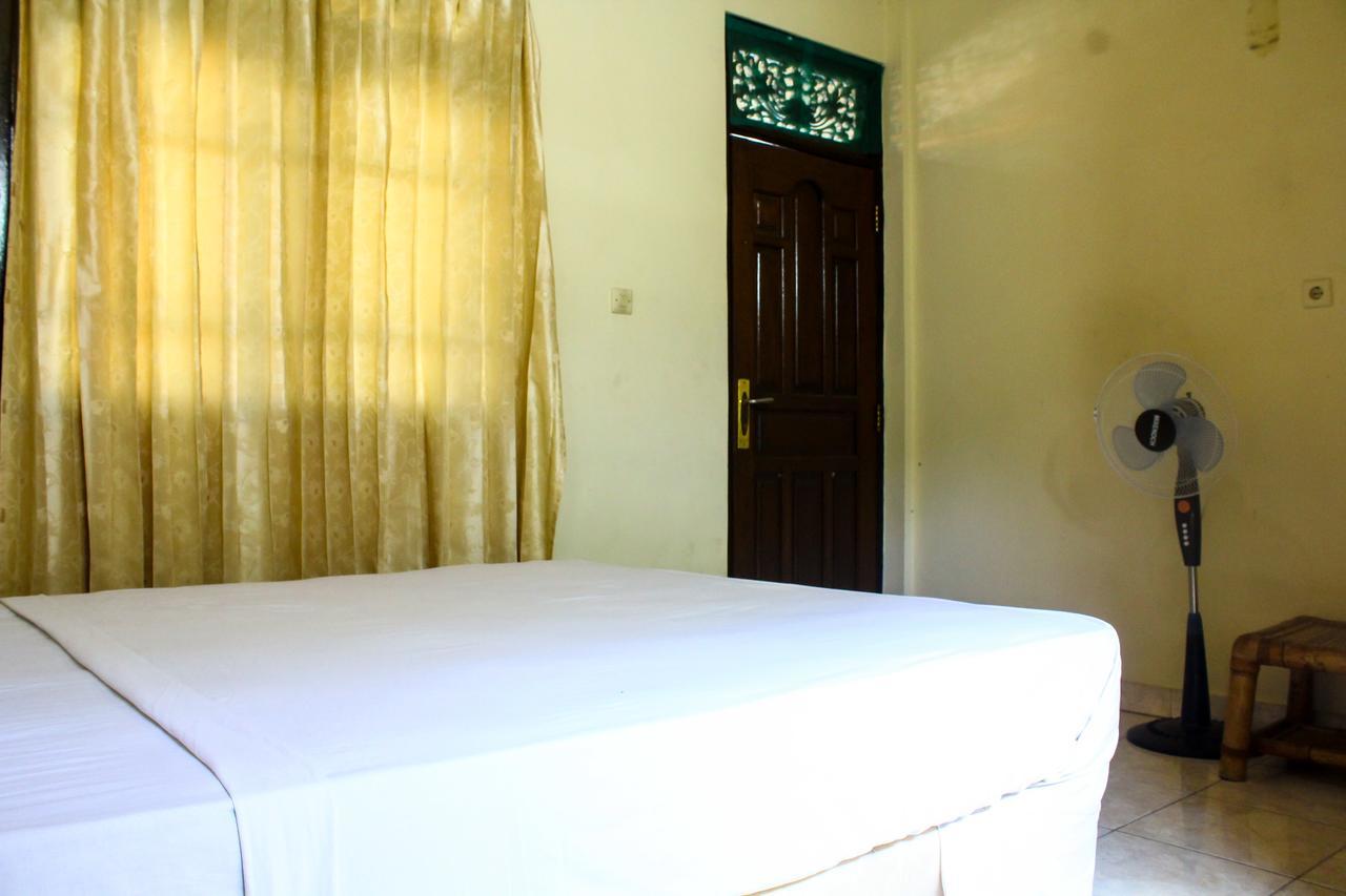 Lolo Beach Inn Legian Kültér fotó
