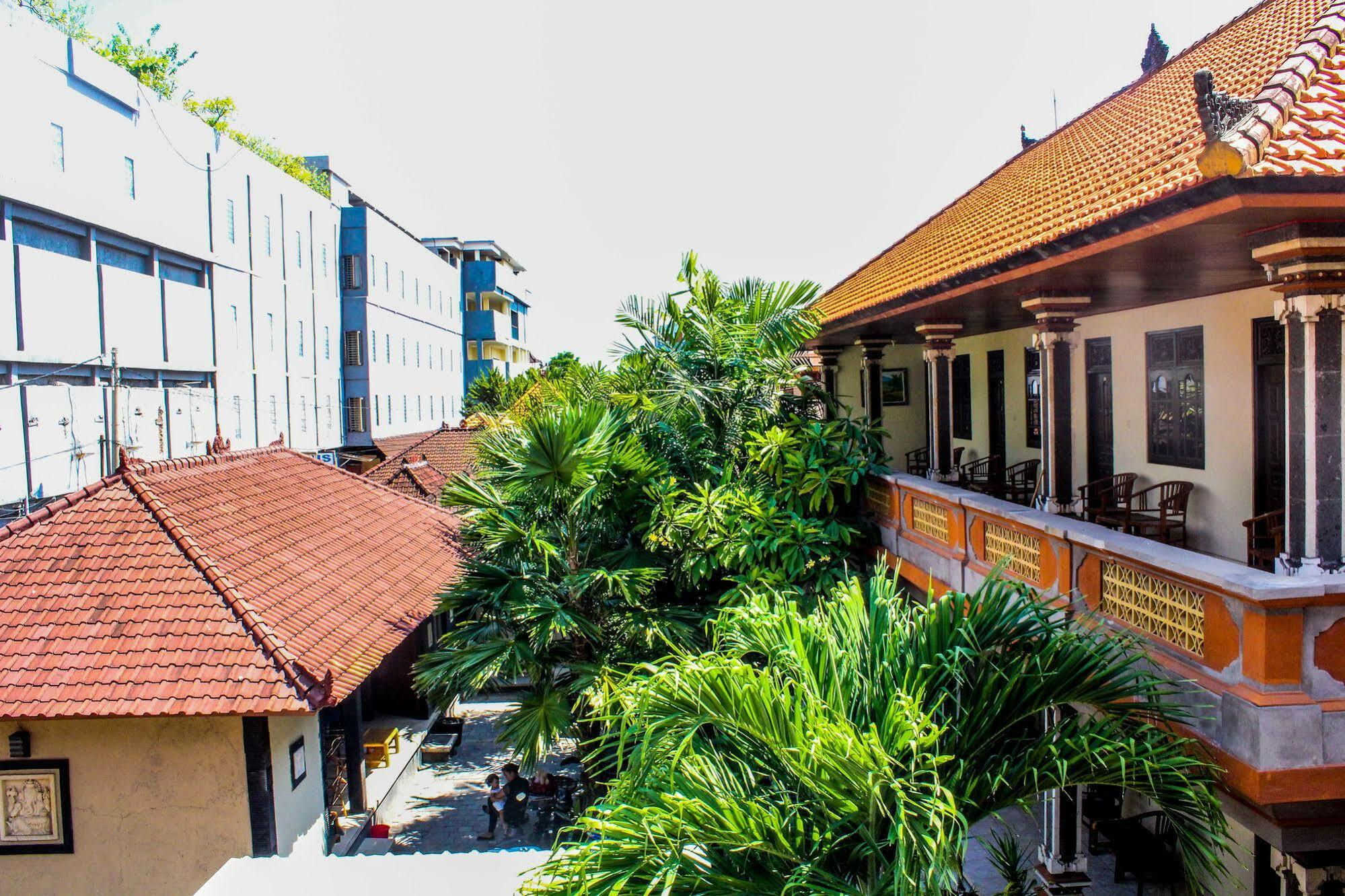 Lolo Beach Inn Legian Kültér fotó