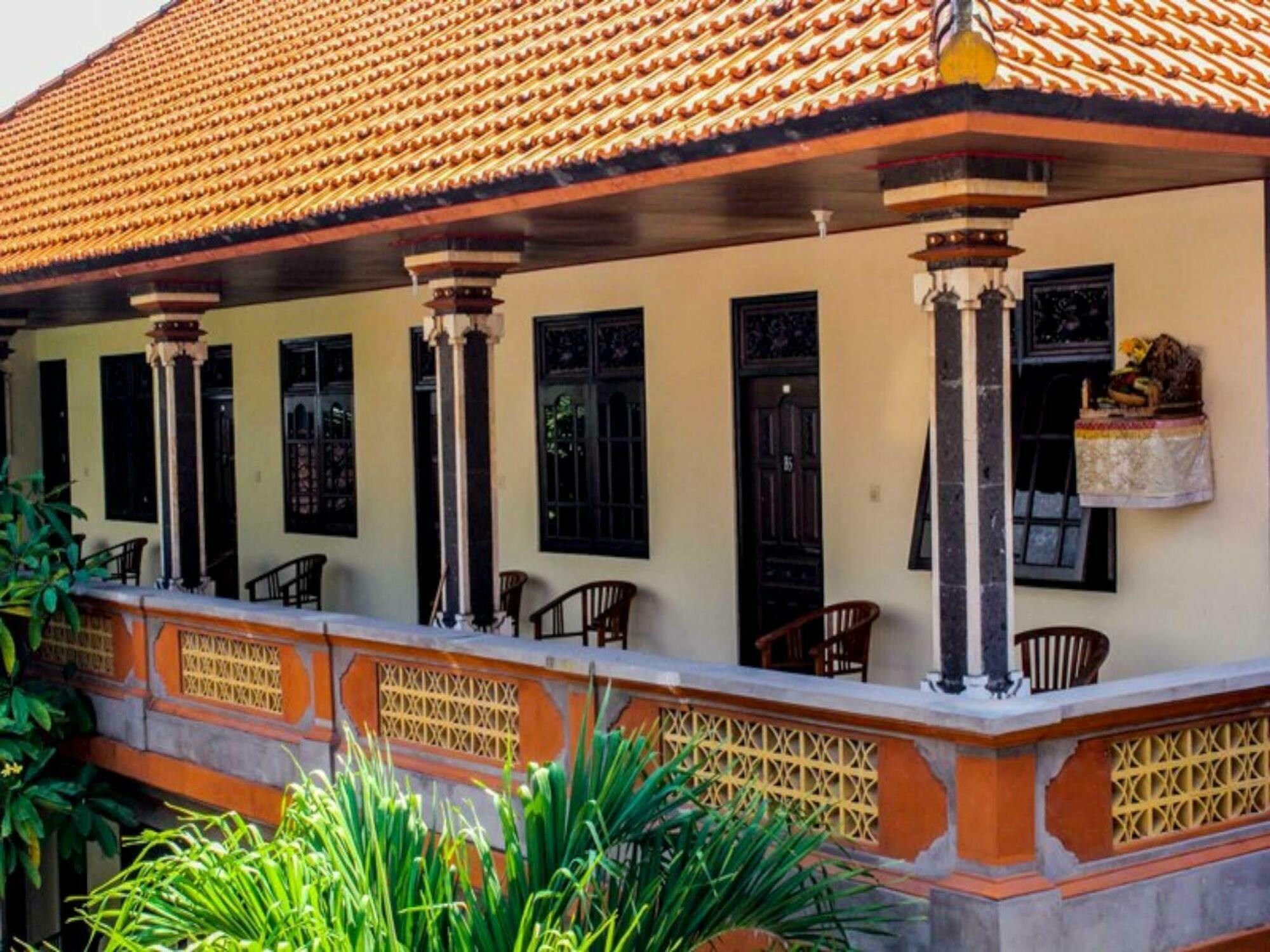 Lolo Beach Inn Legian Kültér fotó