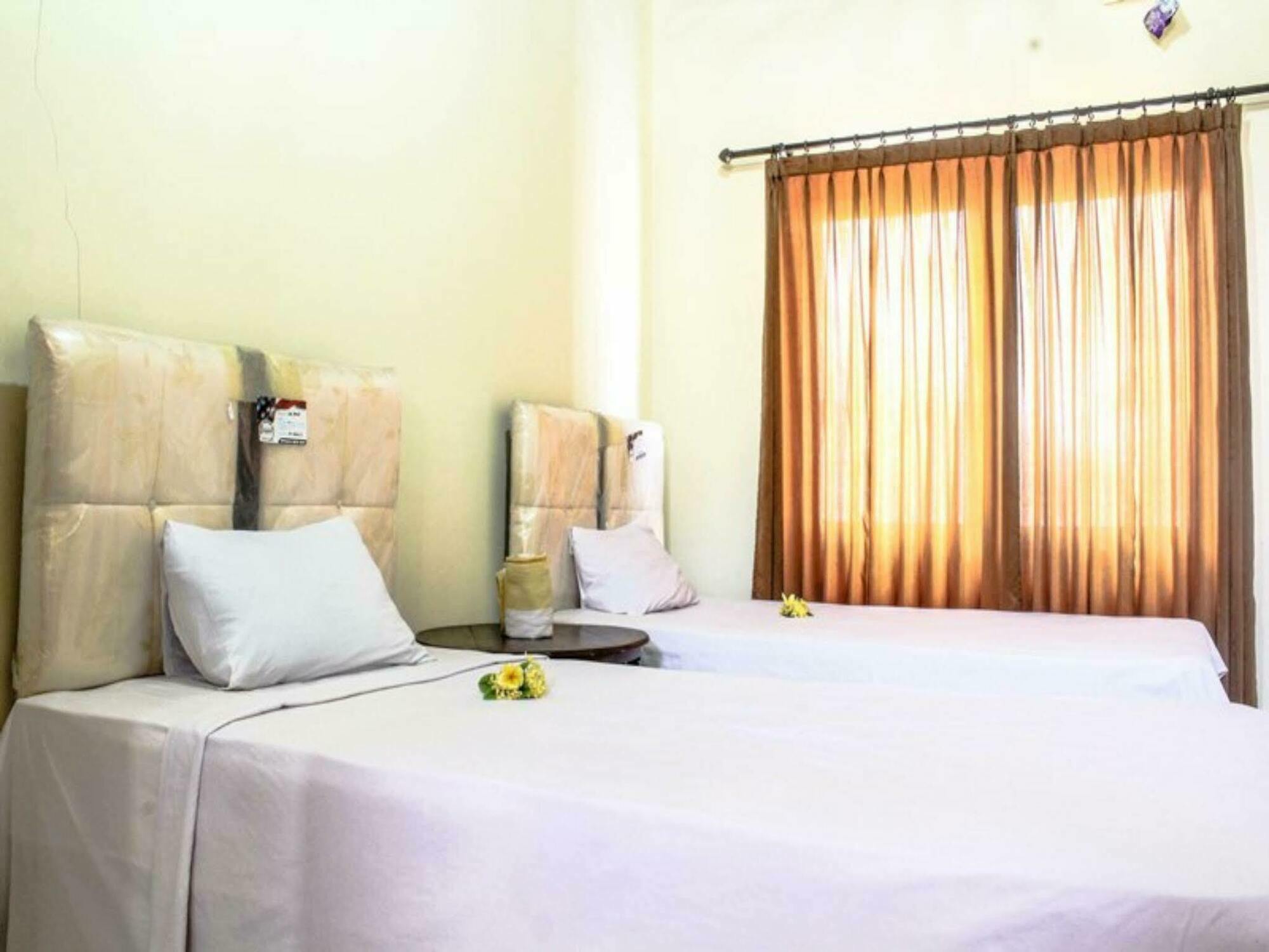 Lolo Beach Inn Legian Kültér fotó