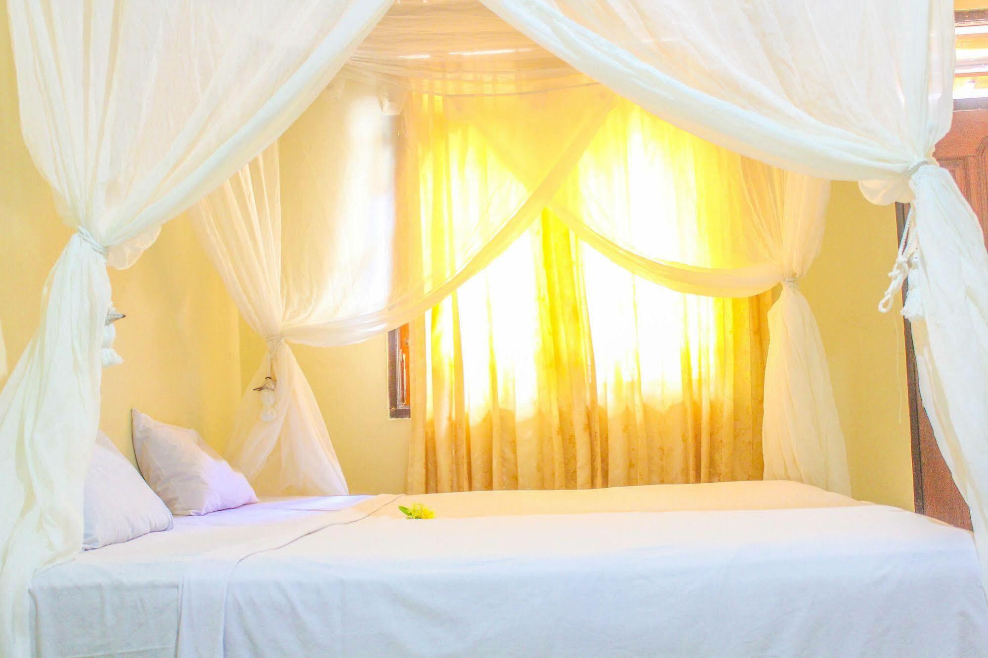 Lolo Beach Inn Legian Kültér fotó