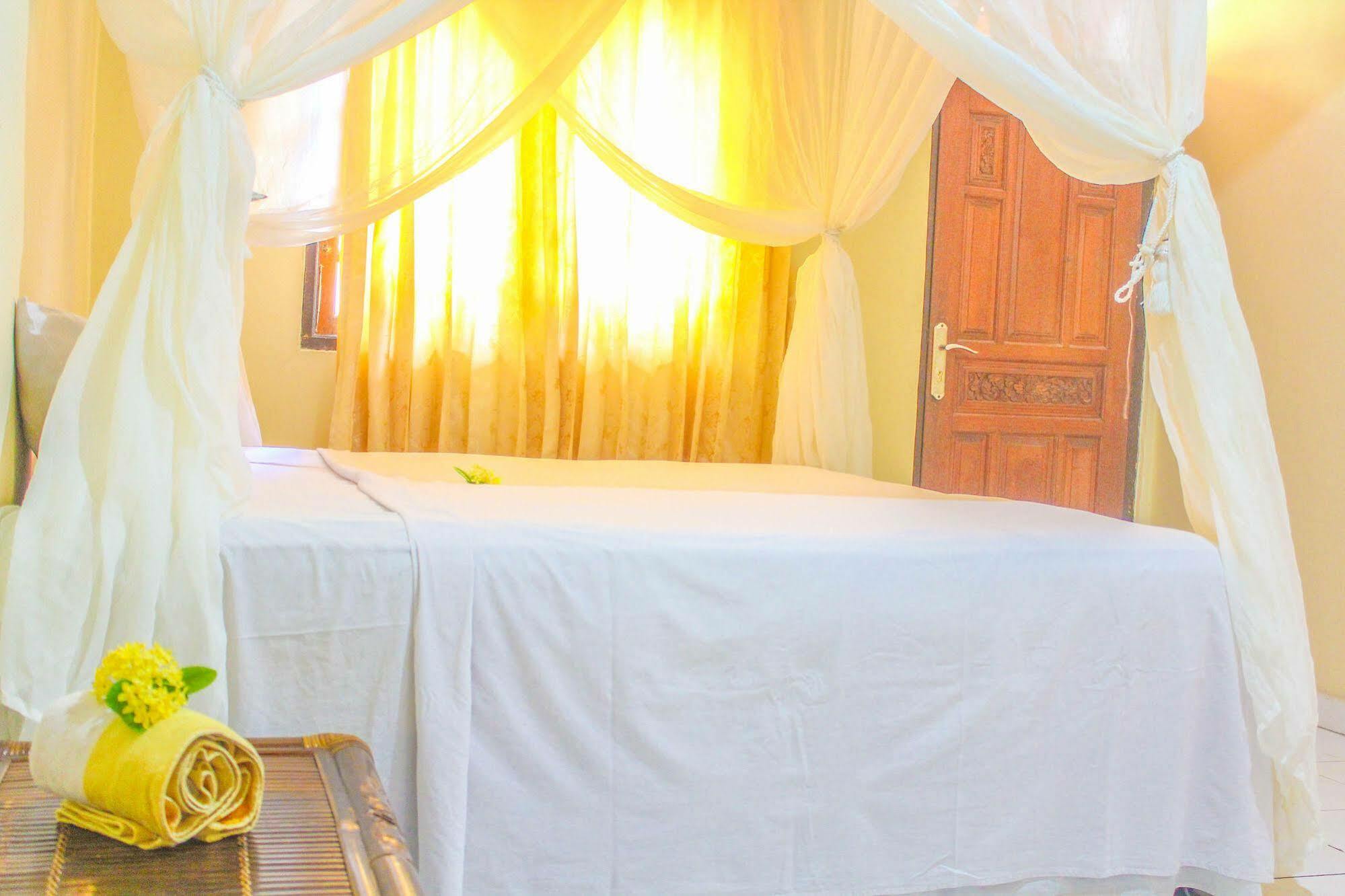 Lolo Beach Inn Legian Kültér fotó