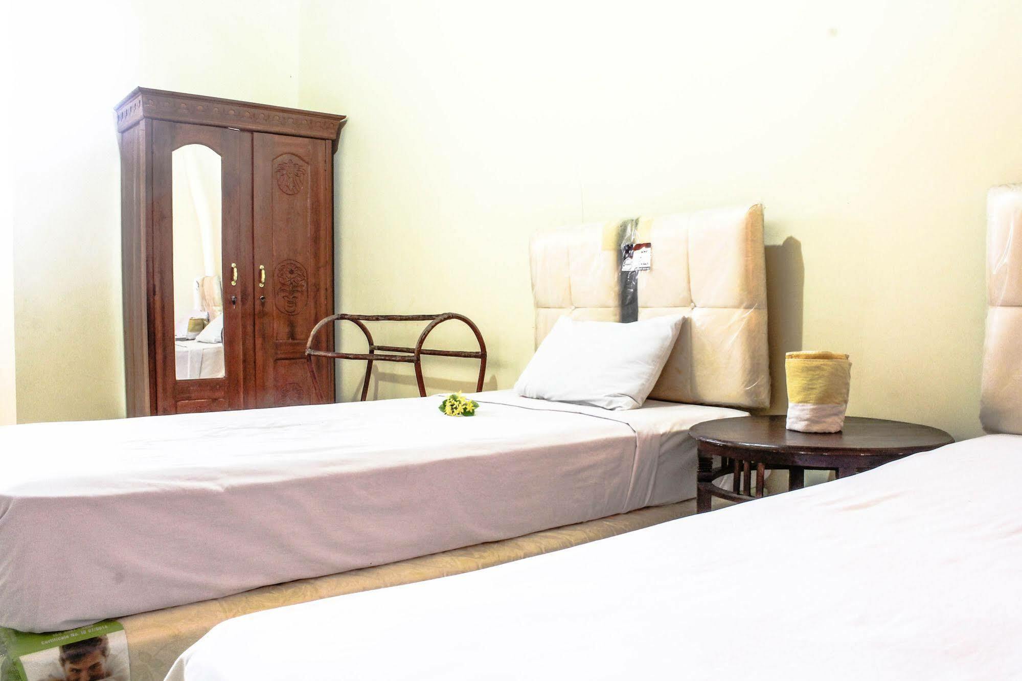 Lolo Beach Inn Legian Kültér fotó