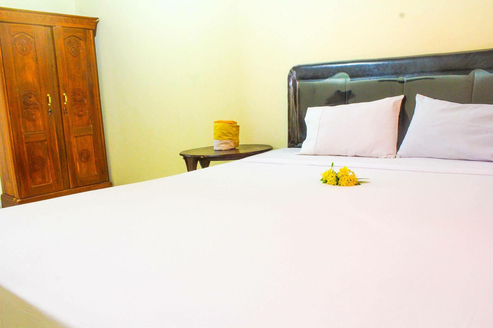 Lolo Beach Inn Legian Kültér fotó