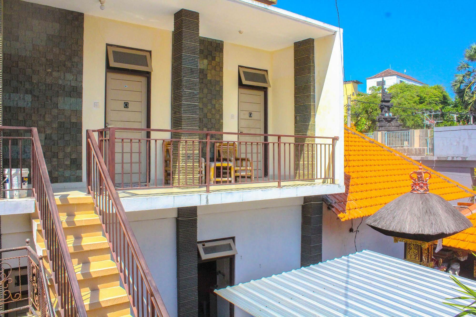 Lolo Beach Inn Legian Kültér fotó